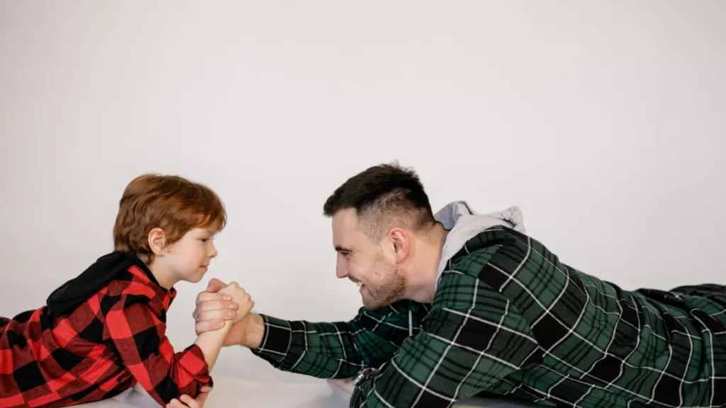 למה תמיד אנחנו מפסידים לילדים במלחמה מול המסכים?